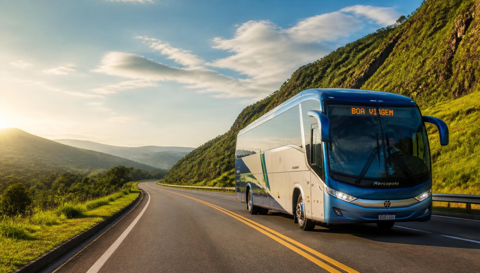 Ônibus de fretamento em rodovia